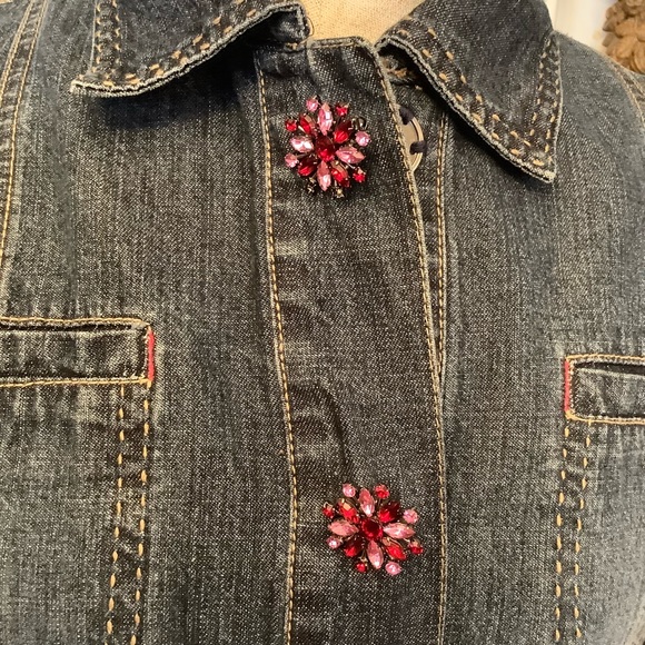 Chico's Lightweight Pre-washed Denim
Pink Rhinestone Button Snap Jacket Chico 0 - Picture 7 of 14